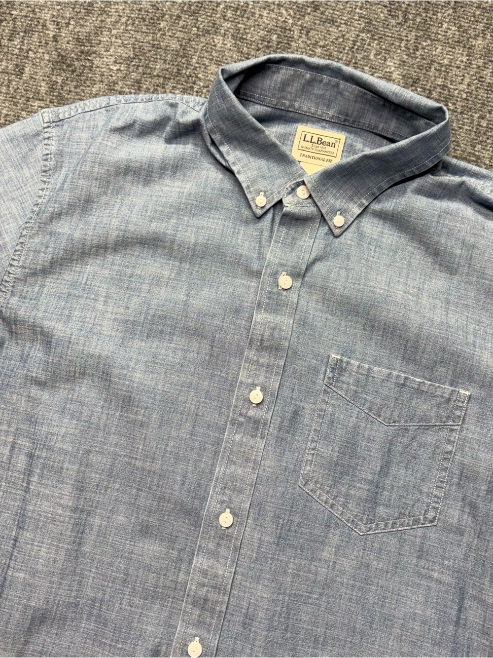 LL Bean Shirt Mens XL Blue Chambray Traditional Fit Button Down Cotton Pocket